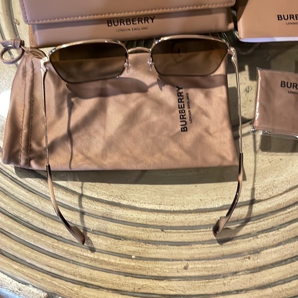 Burberry sunglasses - Picture 11 of 14